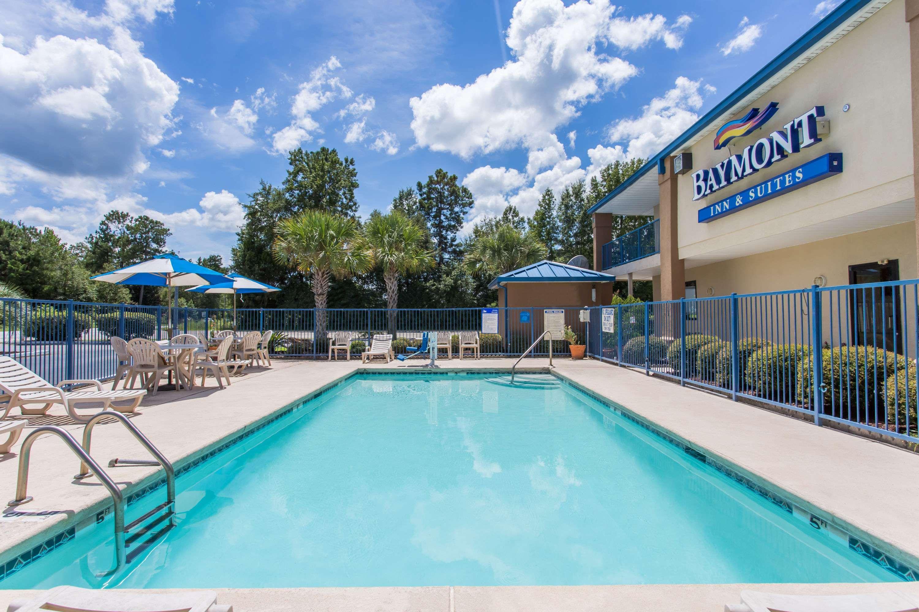 Baymont Inn & Suites Manning Exterior photo