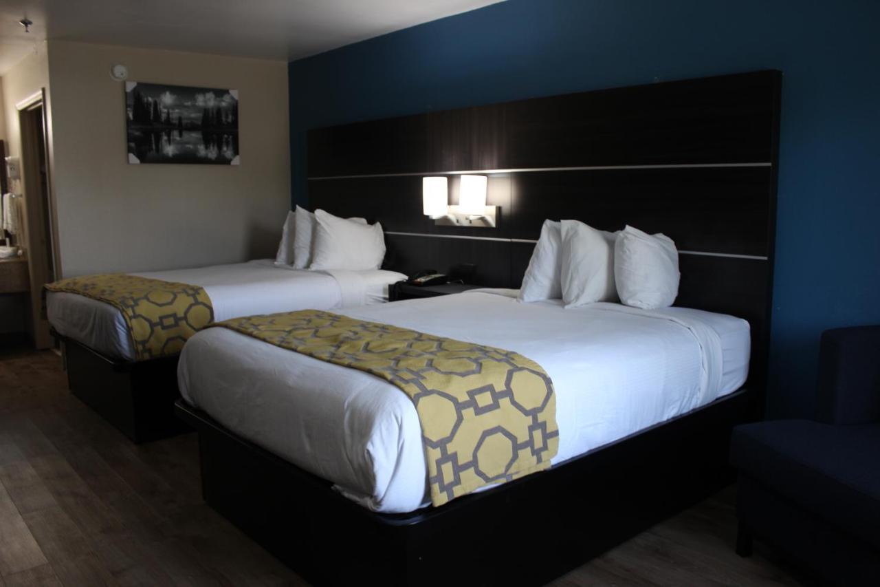 Baymont Inn & Suites Manning Exterior photo