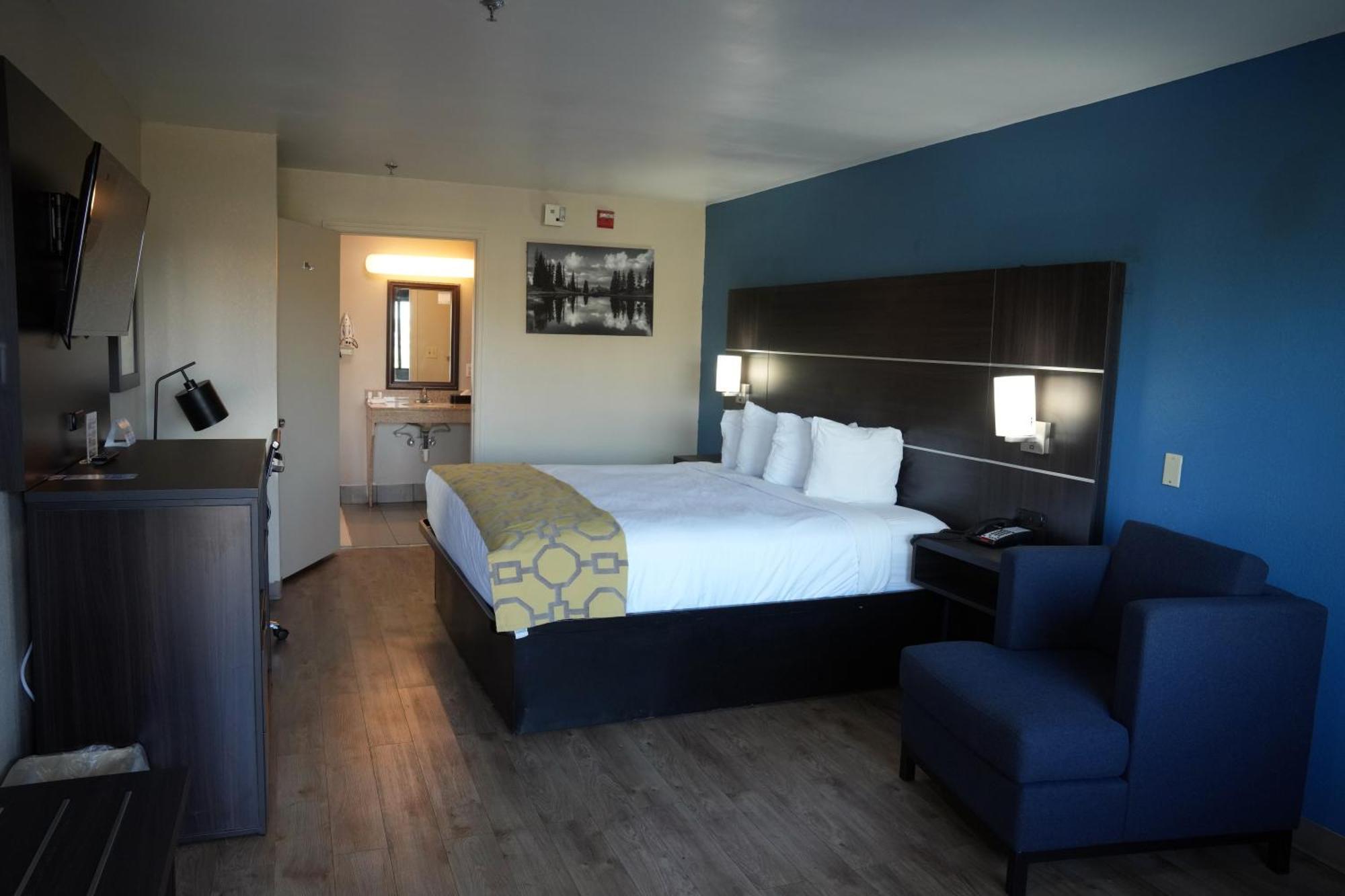 Baymont Inn & Suites Manning Exterior photo
